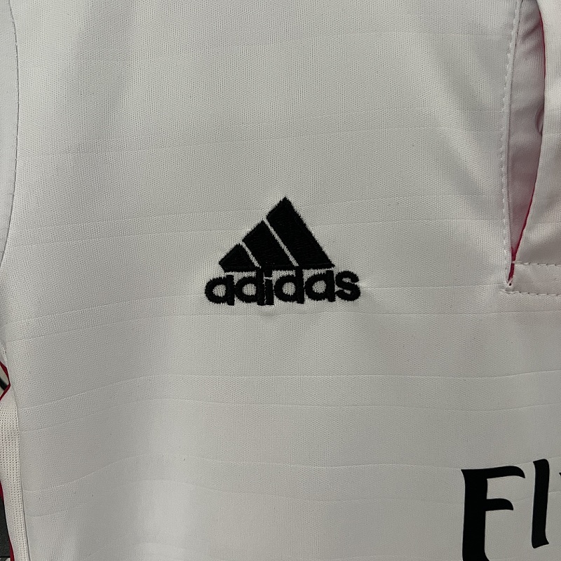 Real Madrid kids Real Madrid 14/15 home size: 16-28 4