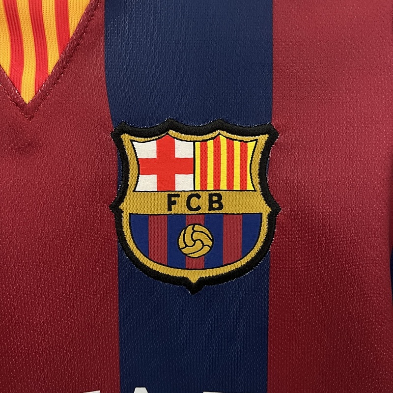 Barcelona kids Barcelona 14/15 home size: 16-28 5