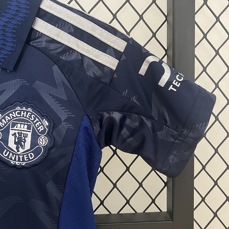 M-U Size: 24/25 Kids M-U away Size: 16-28 7