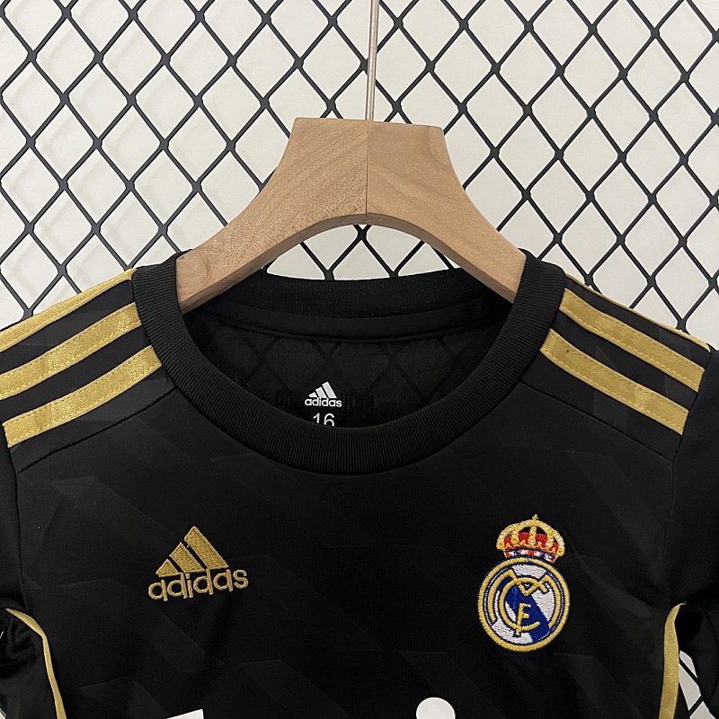 Real Madrid kids Real Madrid 11/12 away size: 16-28 3